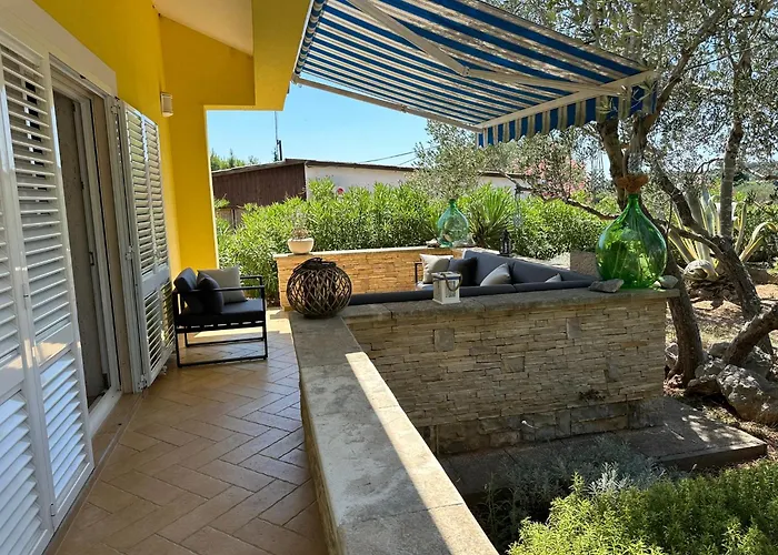 Yellow Villa *