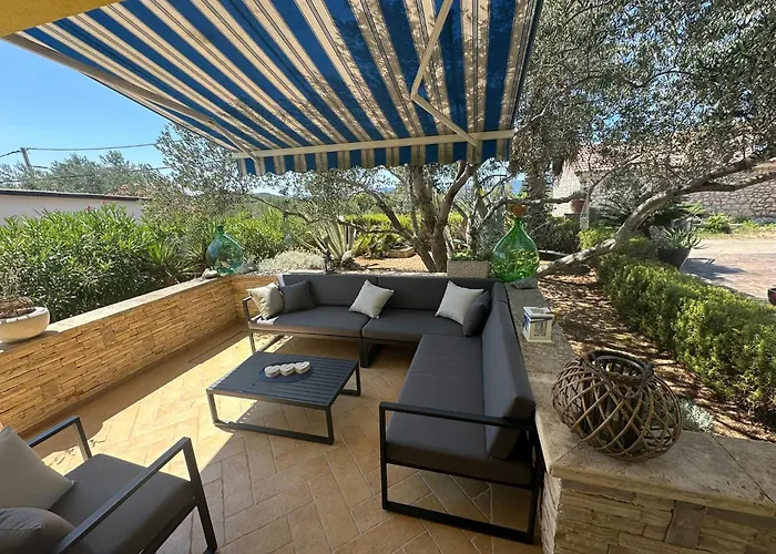 וילה Yellow *