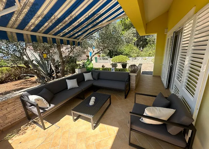 Villa Yellow